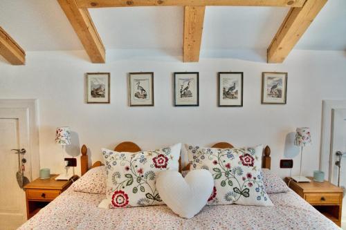 Kama o mga kama sa kuwarto sa Beautiful design 3 bedroom apartment in Cortina