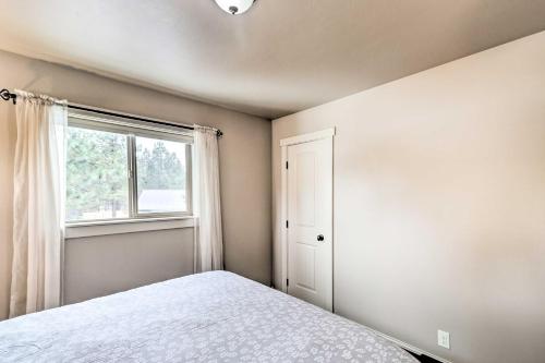 Ένα ή περισσότερα κρεβάτια σε δωμάτιο στο Kalispell Main House Less Than 15 Mi to Flathead Lake