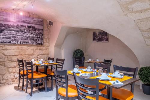 Posezení v ubytování Hôtel 85 Saint Honore