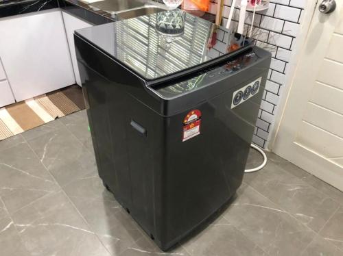 a black trash can sitting in a kitchen at Rumah Putih Homestay (RPH) in Melaka
