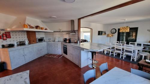 a kitchen and dining room with a table and chairs at Quinta das Tílias Douro Valley in Cabaça