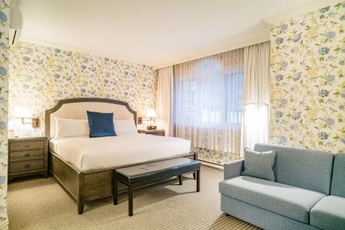 Ένα ή περισσότερα κρεβάτια σε δωμάτιο στο Ripplecove Hotel & Spa