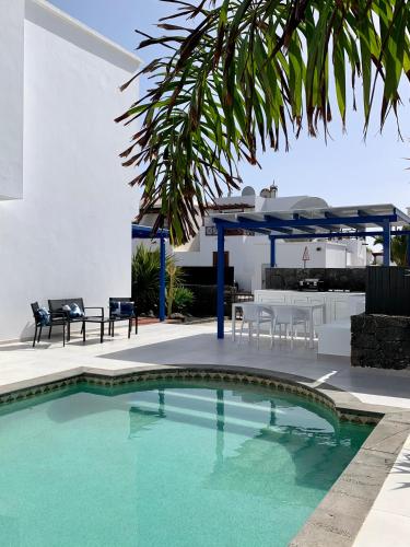 Fashion Villa Armonia, heated pool