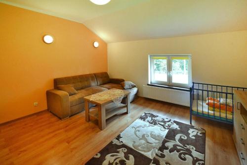 Χώρος καθιστικού στο Holiday apartment in the countryside, Biskupice