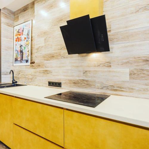 Kuchyň nebo kuchyňský kout v ubytování VIP 2 rooms 75m2 center of Obolon near River side