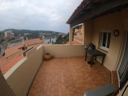 Μπαλκόνι ή βεράντα στο T3 PIEDS DANS L'EAU CLIM WIFI TERRASSE VUE MER