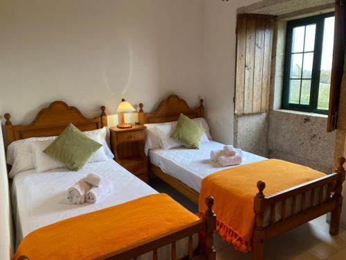 Ένα ή περισσότερα κρεβάτια σε δωμάτιο στο CASA ACACIA O Grove
