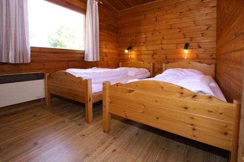 a bedroom with two beds in a log cabin at Blockhouse, Hasselfelde in Hasselfelde