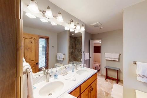 a bathroom with two sinks and a large mirror at Avon Golf Getaway in Avon