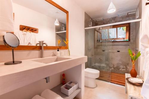 a bathroom with a sink and a shower at DA GRAÇA HOTEL in Trancoso