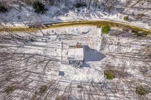 Antler Lake House semasa musim sejuk