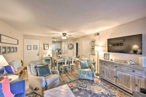 Half-Mi to Beach: Hilton Head Condo w/ Lagoon View photo 10