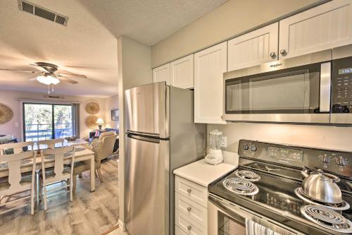 Half-Mi to Beach: Hilton Head Condo w/ Lagoon View photo 15