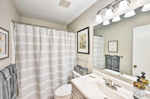 Half-Mi to Beach: Hilton Head Condo w/ Lagoon View photo 24