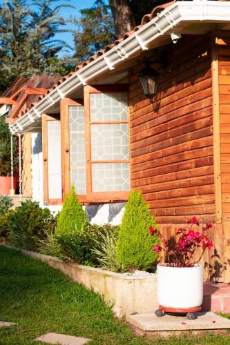a house with a flower pot in front of it at Glamping Cabañas Sharmont in Guarne