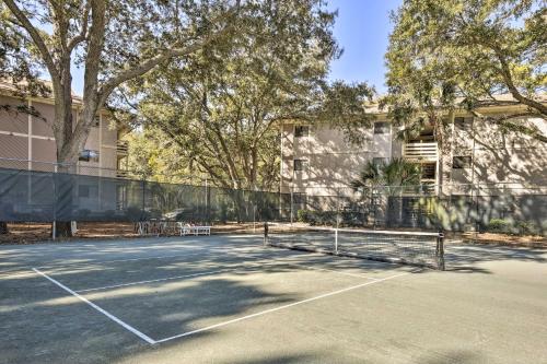 Half-Mi to Beach: Hilton Head Condo w/ Lagoon View photo 52