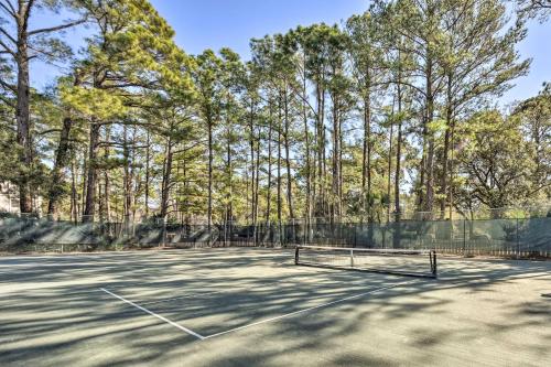 Half-Mi to Beach: Hilton Head Condo w/ Lagoon View photo 55