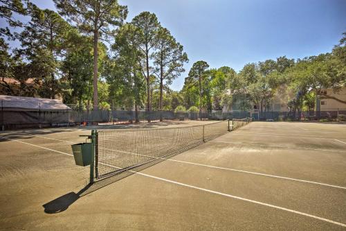 Half-Mi to Beach: Hilton Head Condo w/ Lagoon View photo 56