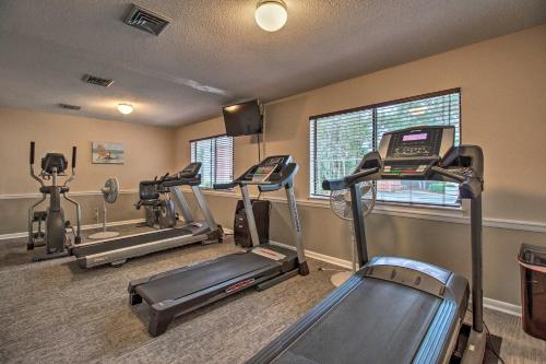 Half-Mi to Beach: Hilton Head Condo w/ Lagoon View photo 71