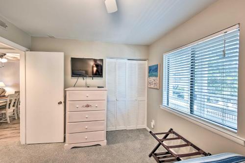 Half-Mi to Beach: Hilton Head Condo w/ Lagoon View photo 21