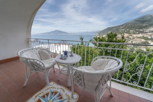 Gallery image of Postcard House in Vico Equense