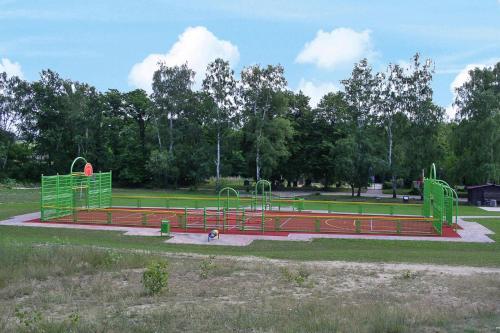 a park with a playground in a park at Ferienhaus Reet am Useriner See in Userin