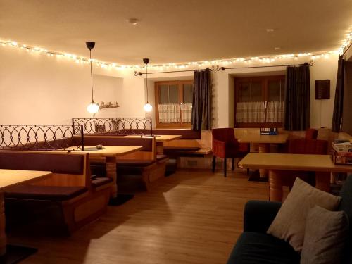 Χώρος καθιστικού στο Appartments Krone