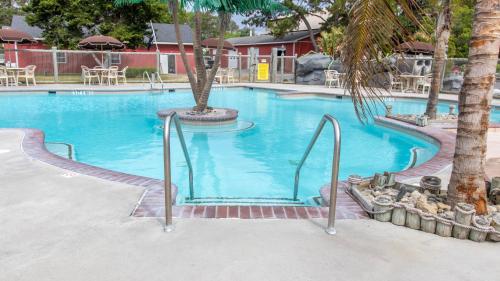 Bassein majutusasutuses Francis Scott Key Family Resort või selle lähedal
