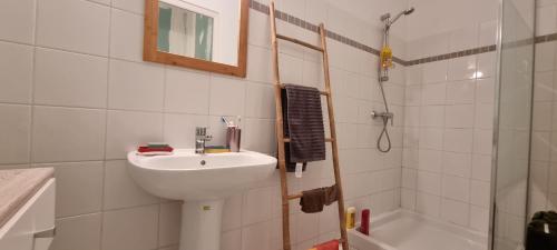 Vannituba majutusasutuses Hameau de beauregard le colibri