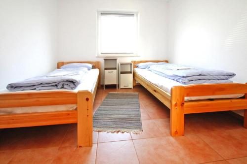 Ferienhaus Wildgans am Vilzsee in Mirow tesisinde bir odada yatak veya yataklar