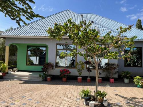 Gallery image of Evelina House in Boma la Ngombe