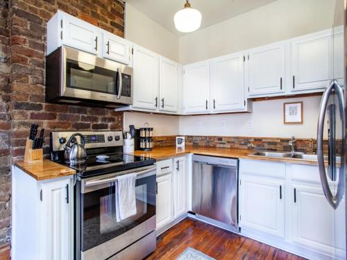 Cozy Old City Loft - Minutes from Market Square