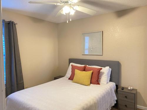 Gallery image of Sleeps 6 Home - 8 Minutes Away From Pensacola Beach in Gulf Breeze