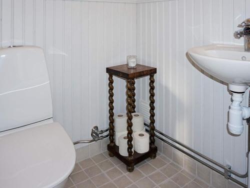 Koupelna v ubytování Holiday home VIMMERBY II