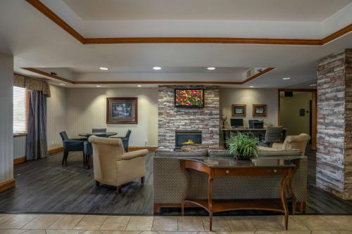 GrandStay Hotel & Suites Pella