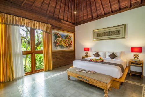 Katil atau katil-katil dalam bilik di Pangkung Carik Villa by Pramana Villas