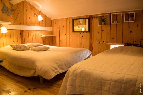 Postel nebo postele na pokoji v ubytování Gitamiglos Gîtes