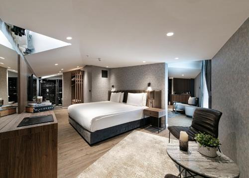 a bedroom with a bed and a living room at Avantgarde Urban Sisli in Istanbul