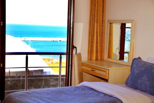 A bed or beds in a room at Miletus Otel Şile