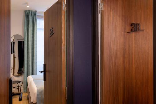 Ένα μπάνιο στο Paris Art Hotel Quartier Latin by Malone