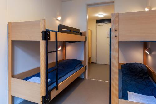 a bunk bed with two bunk beds in a room at Stayokay Hostel Arnhem in Arnhem