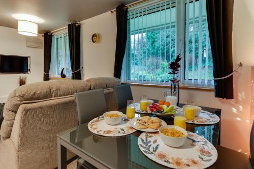 a dining room with a table with two plates of food at 1 Bedroom Swinley Apartment l Free Parking l Wigan Royal Infirmary l Haigh Hall l Central Location in Wigan
