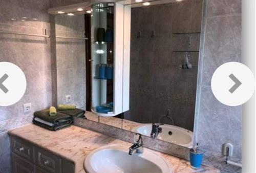 Ένα μπάνιο στο Lagos Room Booking