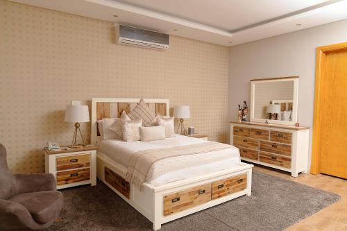 Masawara Urban Retreat tesisinde bir odada yatak veya yataklar