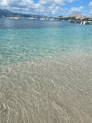 Chez Hugo, bel appartement très bien situé pour visiter la Martinique en journée et dormir la nuit