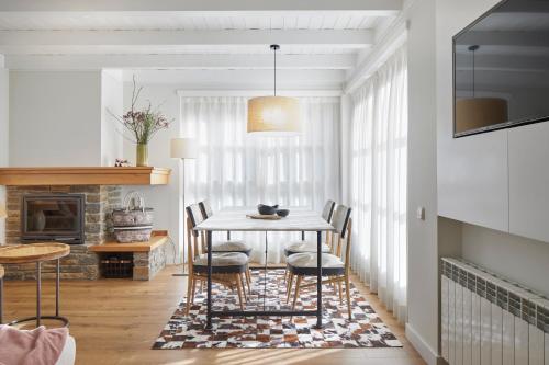 Khu vực ghế ngồi tại Val de Ruda Luxe 68 by FeelFree Rentals