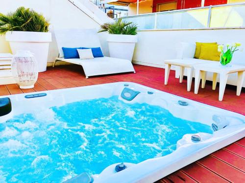 Bazén v ubytovaní iloftmalaga Deluxe Calle Nueva IV alebo v jeho blízkosti