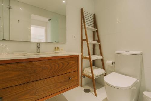 Phòng tắm tại Ocean View by Azores Villas