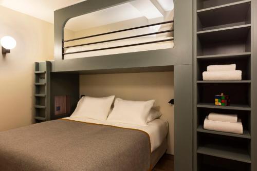 a bedroom with a bunk bed with a bunk bedweredotentotent at RockyPop Flaine Hotel & Spa in Flaine