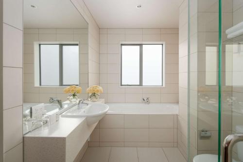 Ένα μπάνιο στο Rydges Latimer Christchurch
